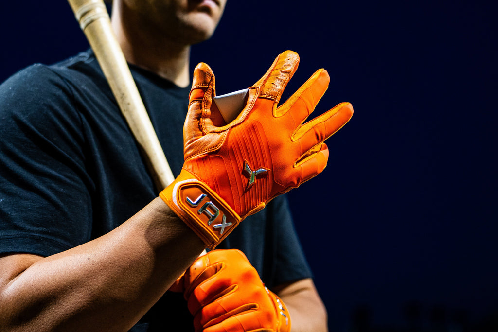 WHAT HAND DOES THE WEB GO ON? RIGHT HANDED SWING/LEFT HANDED SWING?